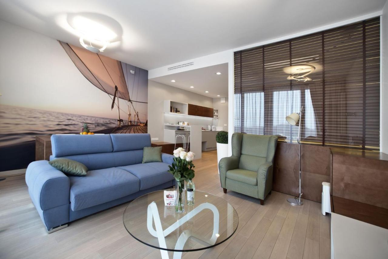 Triton Park Accommodation By P&O Serviced Apartments Warszawa Exteriör bild
