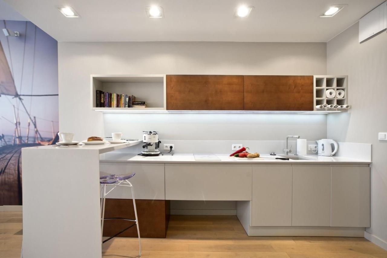 Triton Park Accommodation By P&O Serviced Apartments Warszawa Exteriör bild