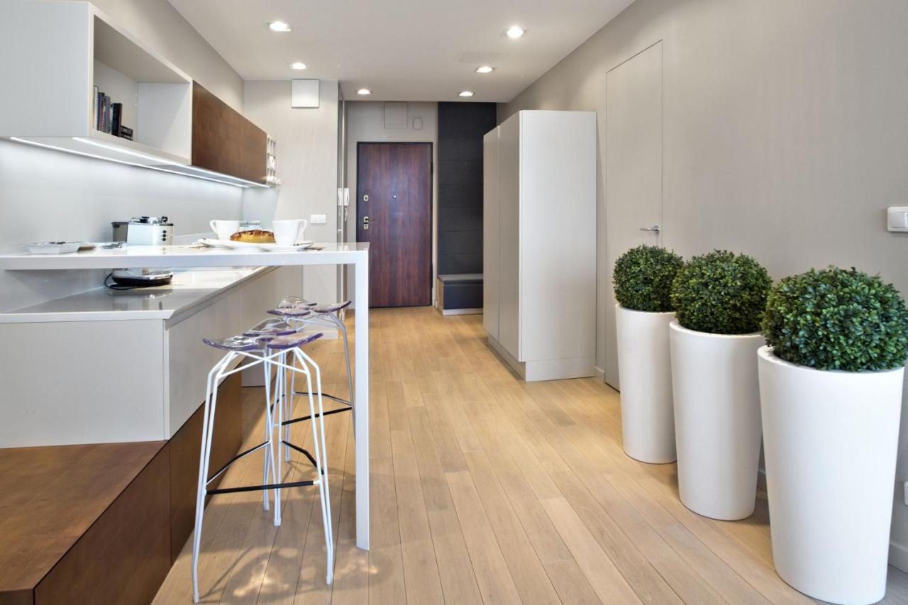 Triton Park Accommodation By P&O Serviced Apartments Warszawa Exteriör bild