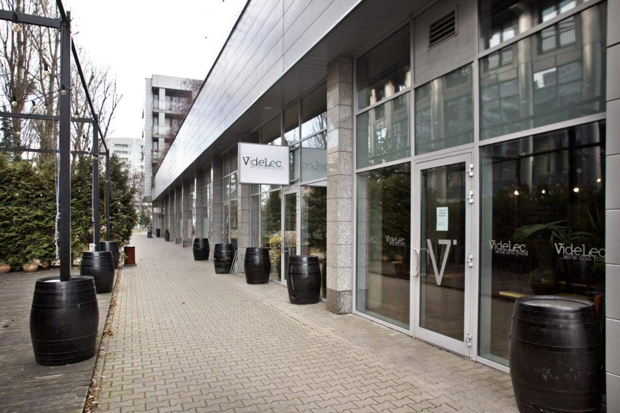 Triton Park Accommodation By P&O Serviced Apartments Warszawa Exteriör bild